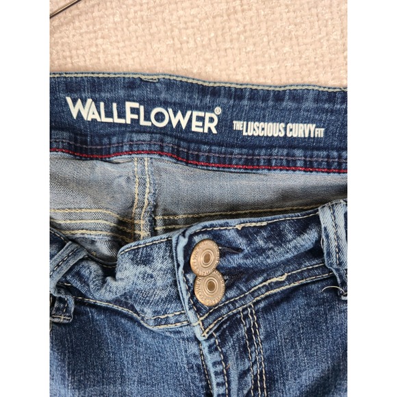 Wallflower Luscious Curvy Bootcut Jeans Womens 11 Short Medium Wash - Picture 2 of 10